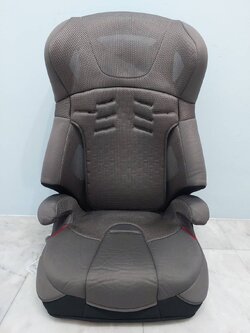 [มือสองสภาพดี] Combi Booster Seat บูสเตอร์ซีท สำหรับเด็กโตสีเทา-ดำ ทำความสะอาดแล้ว พร้อมใช้งาน
