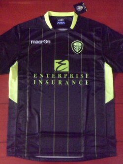 เสื้อฟุตบอล ทีมสโมสรลีดส์ ยูไนเต็ด ชุดเยือน 2012/13 ใหม่ S-Size / LEEDS UNITED Football Shirt Away Kit 2012/13 Jersey NEW S-Size