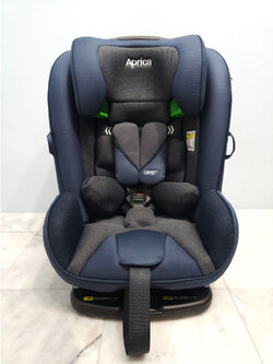 Aprica รุ่น New Formfit