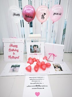Surprise Box กล่องเซอร์ไพรส์วันเกิด สีสัน น่ารัก น่ารัก พร้อมตกแต่ง ช่อลูกโป่ง 1 ช่อ,สามารถใส่รูปได้ 2 ใบ สามารถเปลี่ยนสีลูกโป่ง/เปลี่ยนข้อความได้