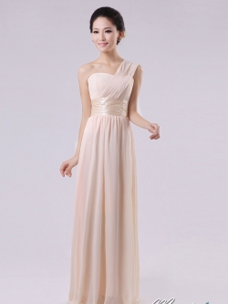 พร้อมส่ง ชุดราตรียาว เกาะอก ไหล่เดียว ผ้าชีฟองพลิ้วสวย คอ sweet heart แต่งเอวผ้าซาติน สีครีม