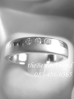 BR216RD-M แหวนหนุ่ม แบบเรียบ เพชร 3เม็ด เก๋สุดๆ เรียบ หรู ดูมี class สีทองซาตินพ่นทราย สวยมากๆๆ แบบออกมาจากcatalogue