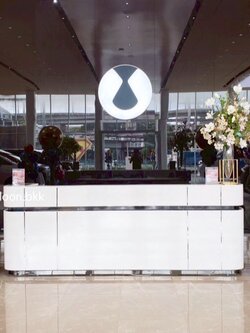 เสาลูกโป่ง เปิดงาน ลูกโป่งยาง ขนาด 36" สีทองโครเมี่ยม 2 เสา พร้อม เสาลูกโป่ง ช่อ 10 ลูก 2 เสา Theme ทอง -น้ำเงิน พร้อมตกแต่ง สามารถเปลี่ยนสีลูกโป่ง/เปลี่ยนข้อความได้