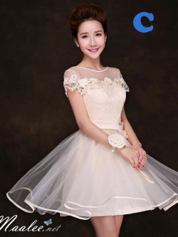 พร้อมเช่า ชุดราตรีสั้น แขนสั้น สีครีม ช่วงบนแต่งผ้าตาข่ายแซมดอกสวย กระโปรงตาข่าย แถมโบว์คาดเอว&โบว์ผูกข้อมือ (เชือกผูกหลัง)