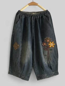 กางเกงยีนส์ลายปักดอกไม้ขาสามส่วน