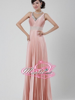 พร้อมเช่า ชุดราตรียาว คอวี สีชมพู Nude อัดพลีททั้งตัว ปักเลื่อมและลูกปัดรอบเอวและช่วงคอ