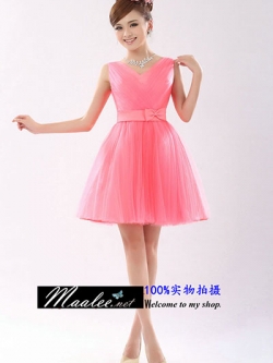 พร้อมเช่า ชุดราตรีสั้น แขนกุด สีชมพู โอโรส คอวี จับจีบผ้าโปร่งสวย แต่งโบว์ที่เอว