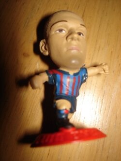 ตุ๊กตาโมเดลนักฟุตบอล ล.เอ็นริเก้ สโมสรบาร์เซโลน่า โครินเธียน ไมโครสตาร์ - Coca Cola Soccer Figurine Collection/2002 Red Base - CCWC09 ใหม่ / L.ENRIQUE BARCELONA Football Club Corinthian MicroStars Football Figure - Coca Cola Soccer Figurine Collection/200