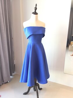 พร้อมเช่า ชุดราตรีสั้น ราตรีปาดไหล่ สีฟ้าคราม เนื้อผ้าดีมาก กระโปรงทิ้งตัวสวย