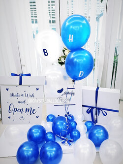 Surprise Box กล่องเซอร์ไพรส์วันเกิด โทนสี น้ำเงิน-ขาว พร้อมตกแต่ง ช่อลูกโป่ง 1 ช่อ,สามารถใส่รูปได้ 2 ใบ
