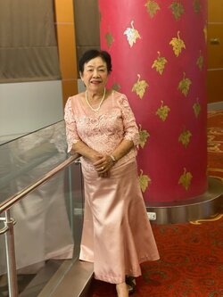 พร้อมเช่า ชุดเสื้อลูกไม้ คอกลม สีชมพู แขนสามส่วน กระโปรงทรงหางปลา