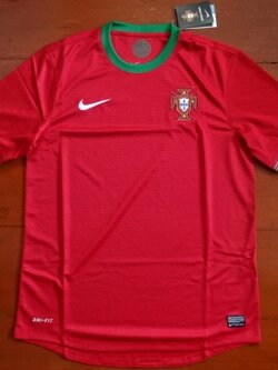 เสื้อฟุตบอล ทีมชาติโปรตุเกส ชุดเหย้า ชุดลุยศึกยูโร 2012 ใหม่ M-Size / PORTUGAL Football Shirt Home Kit EURO 2012 Jersey NEW M-Size