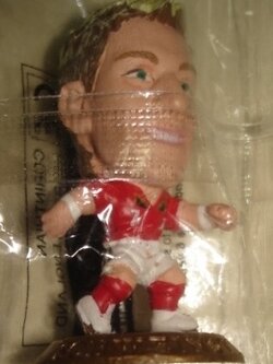 ตุ๊กตาโมเดลนักฟุตบอล บ.ชไวนสไตเกอร์ ทีมชาติเยอรมนี โครินเธียน ไมโครสตาร์ - Membership 2006 Gold Base - MC6194 ใหม่ / B.SCHWEINSTEIGER GERMANY National Football Team Corinthian MicroStars Football Figure - Membership 2006 Gold Base - MC6194 NEW