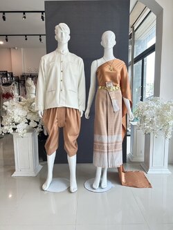 เช่า ชุดไทย ชุดเพื่อนเจ้าสาว ชุดไทยผ้าถุงสีเทาชาเงิน สไบสีน้ำตาลทอง