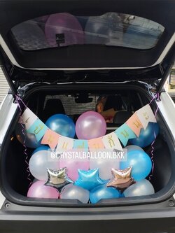 ลูกโป่ง เซอร์ไพรส์ท้ายรถ ลูกโป่ง ตั้งฐาน 1 ชิ้น พร้อม ป้ายธง เป็นแฟนกันนะ 10 ตัวอักษร,ลูกโป่งโปรยพื้น 4 ลูก,ไฟประดับ 1 ชิ้น พร้อมตกแต่ง สามารถเปลี่ยนสีลูกโป่ง/เปลี่ยนข้อความ/เปลี่ยนสี-ป้ายธงได้