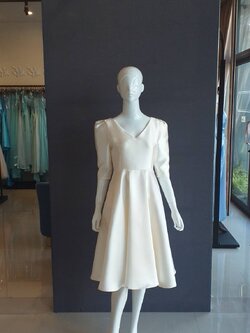 พร้อมเช่า ชุดแต่งงาน มินิมอล ชุดหมั้น แขนสามส่วน