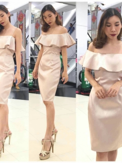 พร้อมเช่า ชุดเดรสสั้น ไหล่ปาด แต่งระบาย ผ้าดัชเชส สวย เรียบหรู สีทอง rose gold