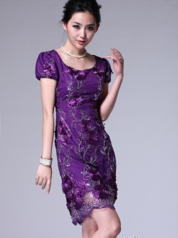 พร้อมส่ง ชุดเดรสสั้นเข้ารูป แขนตุ๊กตา สีม่วงเข้ม ผ้าลูกไม้ปักดอกสวยมีมิติ (เหลือเฉพาะ M,XL,XXL)