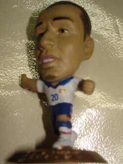 ตุ๊กตาโมเดลนักฟุตบอล ด.เทรเซเกต์ ทีมชาติฝรั่งเศส โครินเธียน ไมโครสตาร์ - Collector's Set 5/2006 Gold Base - MC4604 ใหม่ / D.TREZEGUET FRANCE National Football Team Corinthian MicroStars Football Figure - Collector's Set 5/2006 Gold Base - MC4604