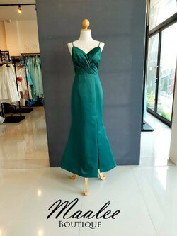 พร้อมเช่า ชุดราตรียาว สายเดี่ยวหางปลา สีเขียว