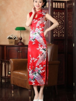 Pre-order กี่เพ้า ผ้าแพร สีแดง ทอลายนกยูง ตัดเย็บอย่างดี