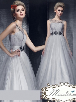 พร้อมเช่า ชุดราตรียาว สีเทาอ่อน อกจับจีบผ้าชีฟอง สไตล์กรีก ช่วงคอแแต่งลูกปัดผ้าตาข่าย&กระโปรง เอวแต่งลูกปัดพร้อมเลื่อม