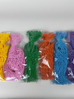 สายสิญจน์ผูกข้อมือสำเร็จรูป คละ สี มี สีขาว สีแดง สีน้ำเงิน สีเหลือง สีฟ้า สีเหลืองอ่อน สีน้ำตาล สีส้ม สีม่วง สีเขียว