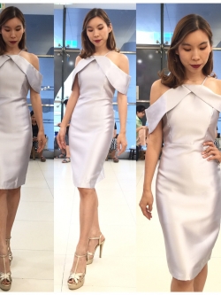 พร้อมเช่า ราตรีสั้น ชุดเดรสเดรสเนื้อไหม ทรงเข้ารูป สายเดี่ยวปาดไหล่ สีเทา