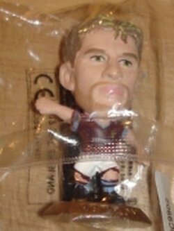 ตุ๊กตาโมเดลนักฟุตบอล ส.เปตรอพ สโมสรแอสตัน วิลล่า โครินเธียน ไมโครสตาร์ - Series 15/2006 Gold Base - MC9902 ใหม่ / S.PETROV ASTON VILLA Football Club Corinthian MicroStars Football Figure - Series 15/2006 Gold Base - MC9902 NEW