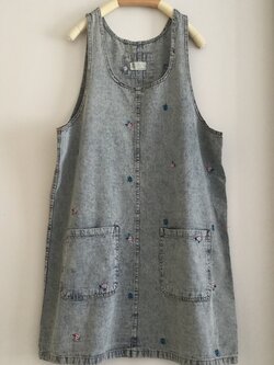 เอี๊ยมกระโปรงยีนส์ปักลายปลา