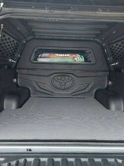 ยางปูท้ายกระบะ Toyota Revo 4 ประตู กระดุมเล็ก PVC สีเทาขอบเทา