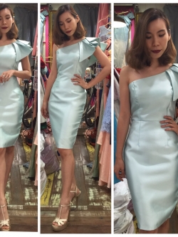 พร้อมเช่า ราตรีสั้น ไหล่เดียว ชุดเดรสเดรสเนื้อไหม ทรงเข้ารูป แต่งระบาย สีเขียวมิ้นต์