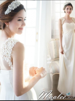 พร้อมเช่า ชุดราตรียาว จับเดรปไขว่ช่วงหน้าอก แต่งดอกไม้ช่วงไหล่ ด้านหลังซีทรู กระโปรงแหวกข้าง Sexy สีขาว