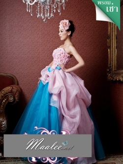 พร้อมเช่า ชุดแฟนซี ชุดราตรียาว เกาะอก สีฟ้า แต่งผ้าลูกไม้สีชมพูหวาน จับจีบกระตุกอย่างหรู