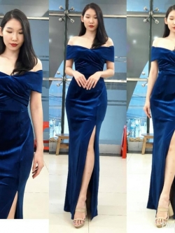 พร้อมเช่า ชุดเดรสยาว ราตรียาว เดรสไปล่ปาด ผ้ากำมะหยี่ แหวกหน้าขา สีน้ำเงิน