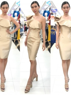 พร้อมเช่า ราตรีสั้น ไหล่เดียว ชุดเดรสเดรสเนื้อไหม ทรงเข้ารูป แต่งระบาย สีทอง