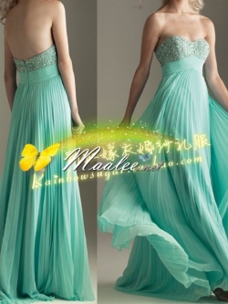 พร้อมเช่า ชุดราตรียาว เกาะอก ปักเลื่อม สีเขียว กระโปรงอัดพลีตพลิ้วสวย (แบบนี้มีหลายสี)