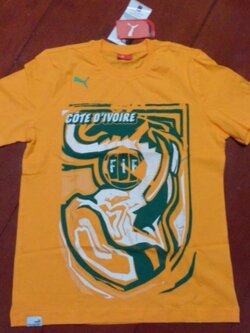 เสื้อที-เชิ๊ต (เสื้อยืดคอกลม) ฟุตบอล ทีมชาติโกตดิวัวร์ (ไอวอรี่ โคสต์) ชุดที่ระลึก ฟุตบอลโลก 2010 ใหม่ M-Size / COTE D'IVOIRE (IVORY COAST) Football T-Shirt Souvenir Kit World Cup 2010 Jersey NEW M-Size