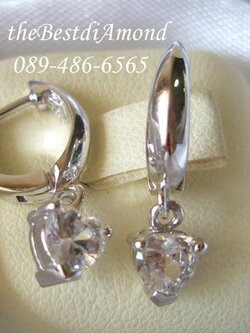 BE331RD===ต่างหูตุ้งติ้งเพชรรูปหัวใจ=== น่ารักมากเลยนะคะ ด้านบนเป็นห่วงเรียบๆ มีเพชรหัวใจ แวววาวเล่นไฟดีค่ะ ห้อยเป็นส่วนของตุ้งติ้ง น่ารักดีค่ะ
