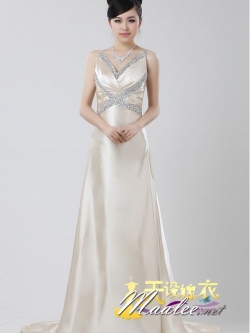 พร้อมเช่า ชุดราตรียาว สายเดี่ยว ปักเลื่อมรูปตัว X หางยาว สีครีม Champagne