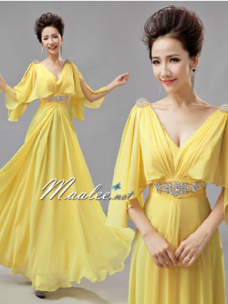 พร้อมเช่า ชุดราตรียาว สีเหลือง แบบเก๋ แขนย้วยผ่าข้างช่วยพรางต้นแขน แต่งเลื่อมช่วงเอว เข็มกลัดเพชรตรงไหล่