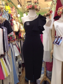 พร้อมส่ง ชุดออกงาน ไหล่เดียว แต่งระบาย สีดำ ใส่ได้ทั้งงานเช้า งานเย็น