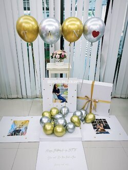 Surprise Box กล่องเซอร์ไพรส์วันเกิด โทนสี เงิน-ทอง พร้อมตกแต่ง ช่อลูกโป่ง 1 ช่อ,สามารถใส่รูปได้ 2 ใบ