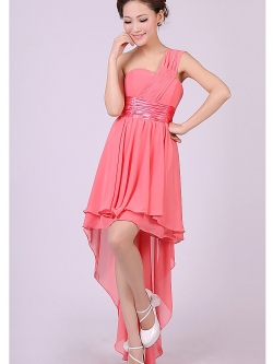 พร้อมเช่า ชุดราตรีสั้น เกาะอก ไหล่เดียว หน้าสั้นหลังยาว คาดเอวผ้าซาติน สีโอโรส