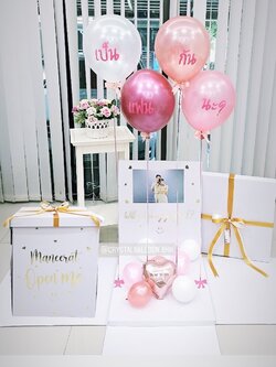 Surprise Box กล่องเซอร์ไพรส์ ขอคนพิเศษ เป็นแฟนกันนะ พร้อมตกแต่ง ช่อลูกโป่ง 1 ช่อ,สามารถใส่รูปได้ 2 ใบ สามารถเปลี่ยนสีลูกโป่ง/เปลี่ยนข้อความได้