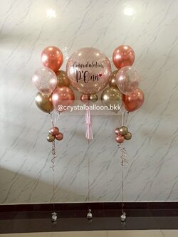 ลูกโป่งแสดงความยินดี Bubble ขนาด 24" กลิตเตอร์โรสโกลด์ 1 ลูก พร้อม ช่อลูกโป่ง ช่อ 5 ลูก 2 ช่อ น้ำเงินโครเมี่ยม/ทองโครเมี่ยม พร้อมตกแต่ง สามารถเปลี่ยนสีลูกโป่ง/เปลี่ยนข้อความ/เปลี่ยนขนาดได้