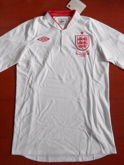 เสื้อฟุตบอล ทีมชาติอังกฤษ ชุดเหย้า ชุดลุยศึกยูโร 2012 ปัก vs UKRAINE ใหม่ S (38)-Size / ENGLAND Football Shirt Home Kit EURO 2012 vs UKRAINE MDT Jersey NEW S (38)-Size