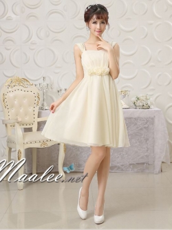 พร้อมส่ง ชุดเดรสสั้น แบบปิดไหล่ จับสม๊อกด้านหลัง แต่งดอกช่วงเอว สีครีม Champagne