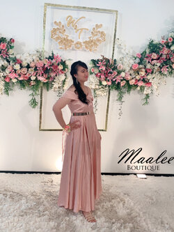 พร้อมเช่า ชุดราตรียาว สายเดี่ยวปาดไหล่ สีโรสโกลด์ สวยหวาน