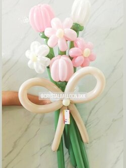 สั่ง Flower Balloon Medium Bouquet ช่อ 6 ดอก พร้อมตกแต่ง สามารถเปลี่ยนสีลูกโป่งได้